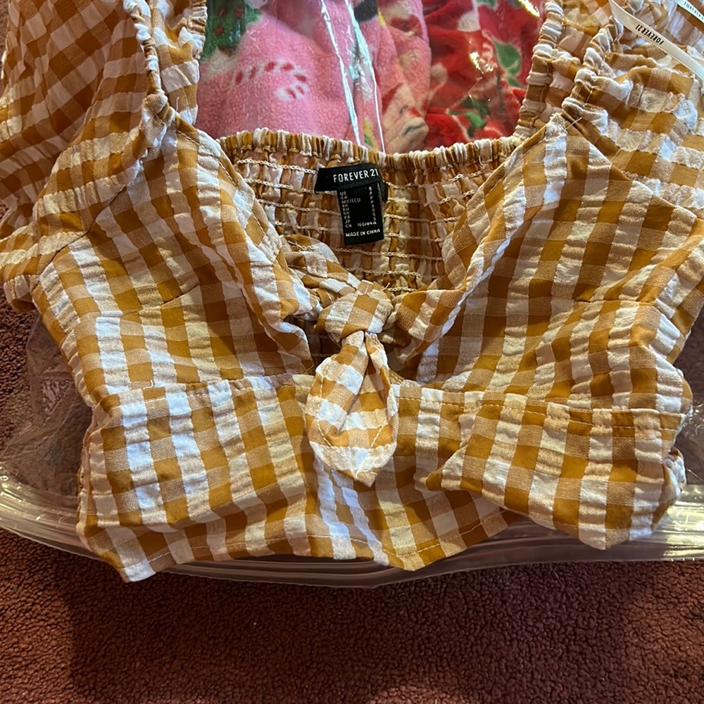 A woman’s short sleeve crop top